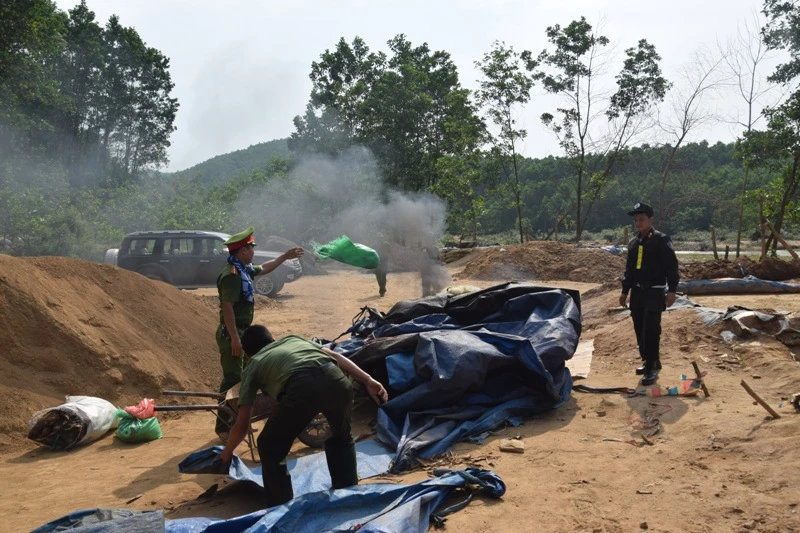 Phá hủy nhiều máy móc của phu vàng ảnh 1 Phá hủy nhiều máy móc của phu vàng ảnh 1