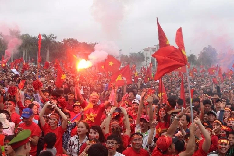 Các cổ động viên luôn cổ vũ hết mình cho đội tuyển U-23 VN.
