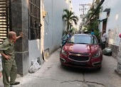 Ô tô chở thuốc lá lậu tông sập cửa nhà để tẩu thoát