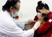 Trẻ 4 tuổi chưa biết nói vì bị dính thắng lưỡi