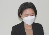 Khởi tố 1 phụ nữ làm giả tin nhắn 'đã chuyển tiền' để chiếm đoạt tiền tỉ 