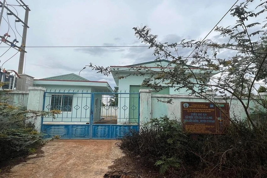 Dự án cấp nước cho 400 ha cà phê 'đắp chiếu' do nhiều lần vỡ, rò rỉ đường ống. Ảnh: AH Dự án cấp nước cho 400 ha cà phê 'đắp chiếu' do nhiều lần vỡ, rò rỉ đường ống. Ảnh: AH