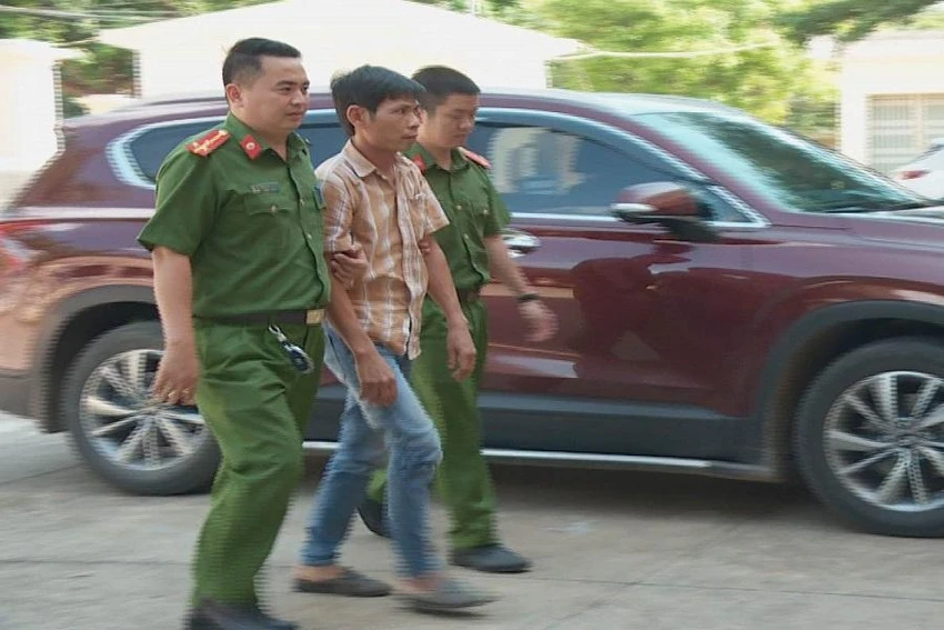 Phương bị bắt và di lý từ Cà Mau về Đắk Lắk để phục vụ điều tra. Ảnh AĐ