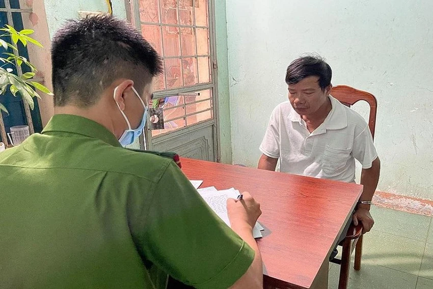 Phượng lúc bị bắt. Ảnh: AĐ Phượng lúc bị bắt. Ảnh: AĐ