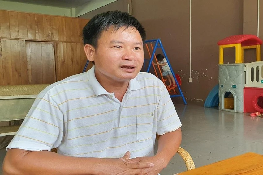 Ông D. trao đổi về sự việc. Ảnh AĐ Ông D. trao đổi về sự việc. Ảnh AĐ