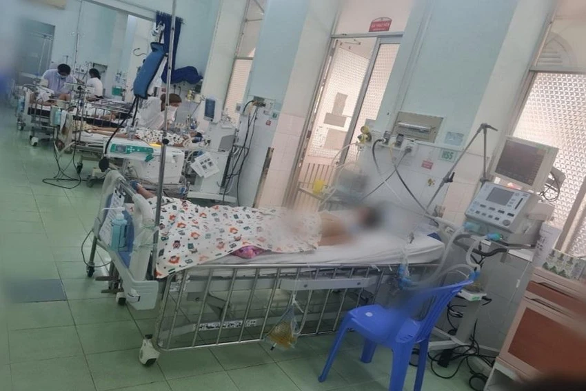 Con gái anh Dương vẫn đang hôn mê. Ảnh GĐCC Con gái anh Dương vẫn đang hôn mê. Ảnh GĐCC