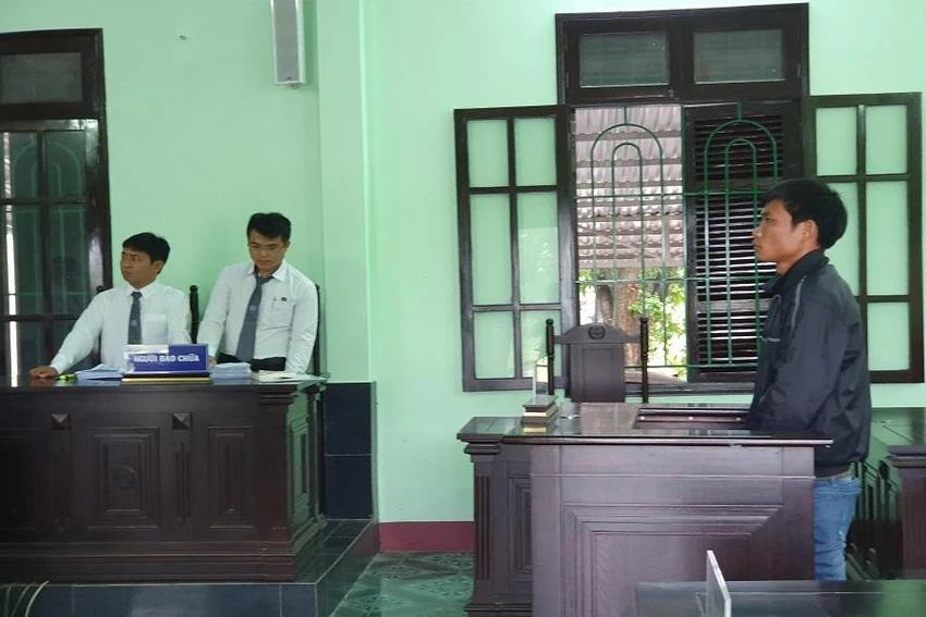Bị cáo trong phiên tòa 26-5. Ảnh QN Bị cáo trong phiên tòa 26-5. Ảnh QN