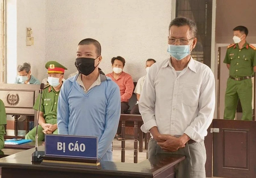 Các bị cáo tại tòa. Ảnh AĐ