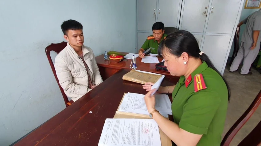 Duy tại cơ quan điều tra. Ảnh: AĐ Duy tại cơ quan điều tra. Ảnh: AĐ