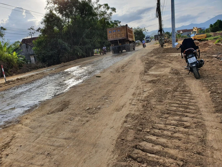 Một đoạn trên quốc lộ 19 qua huyện Tây Sơn. Ảnh QN