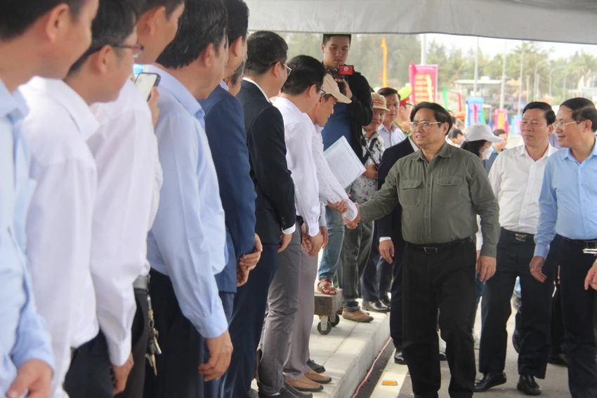 Thủ tướng Phạm Minh Chính và đoàn công tác đã kiểm tra một số dự án tại Bình Định. Ảnh QN Thủ tướng Phạm Minh Chính và đoàn công tác đã kiểm tra một số dự án tại Bình Định. Ảnh QN
