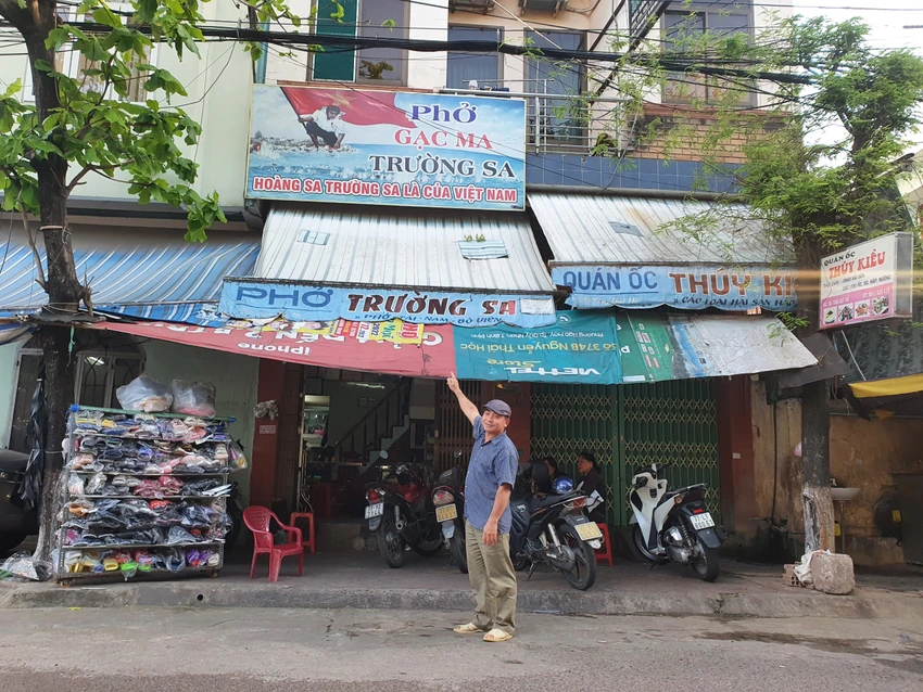 Quán phở Gạc Ma - Trường Sa của ông Lê Minh Thoa. Ảnh: QN Quán phở Gạc Ma - Trường Sa của ông Lê Minh Thoa. Ảnh: QN
