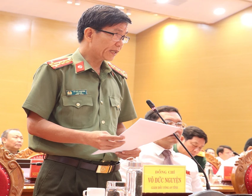 Đại tá Võ Đức Nguyện, Giám đốc Công an tỉnh Bình Định thông tin tình hình an ninh trật tự tại kỳ họp thứ 11 HĐND tỉnh Bình Định. Ảnh QN Đại tá Võ Đức Nguyện, Giám đốc Công an tỉnh Bình Định thông tin tình hình an ninh trật tự tại kỳ họp thứ 11 HĐND tỉnh Bình Định. Ảnh QN