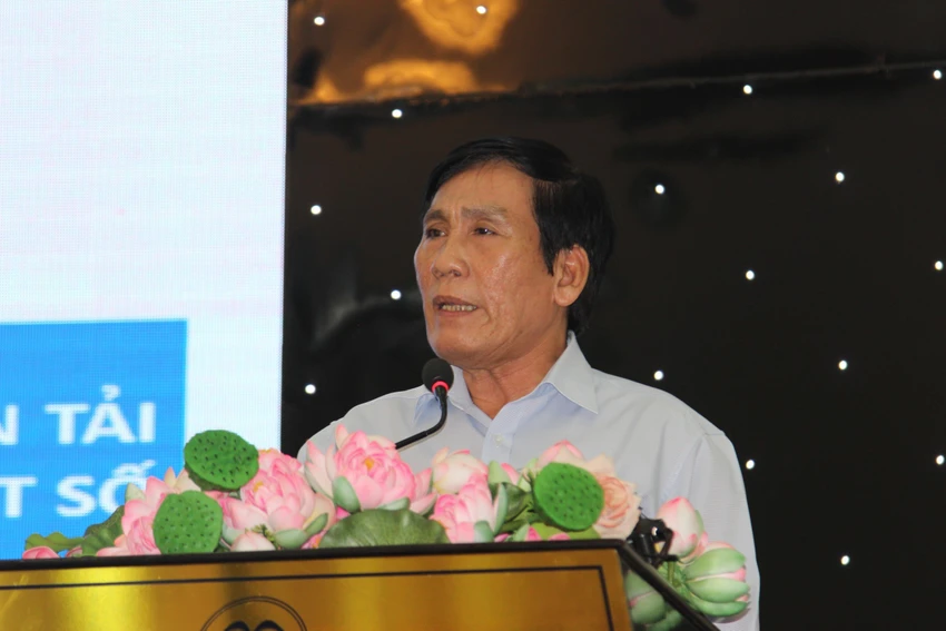 Ông Trần Thanh Dũng, Giám đốc Sở GTVT Bình Định báo cáo về tình hình xử lý vi phạm giao thông tại hội nghị. Ảnh QN Ông Trần Thanh Dũng, Giám đốc Sở GTVT Bình Định báo cáo về tình hình xử lý vi phạm giao thông tại hội nghị. Ảnh QN