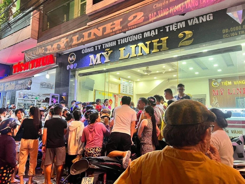 Tiệm vàng Mỹ Linh 2, nơi xảy ra sự việc. Ảnh: DX Tiệm vàng Mỹ Linh 2, nơi xảy ra sự việc. Ảnh: DX