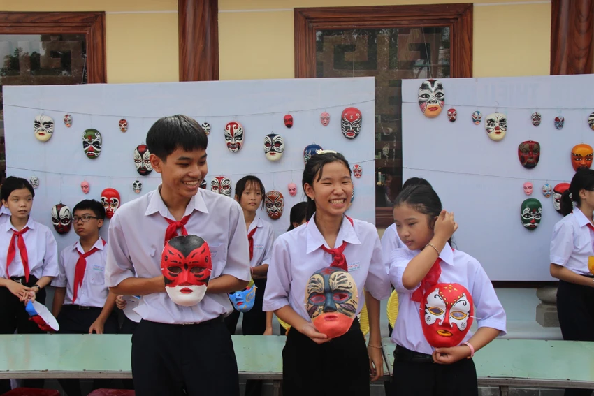 Sắp tới ông Vân sẽ mở những lớp dạy vẽ miễn phí cho học sinh và những người có đam mê. Ảnh QN Sắp tới ông Vân sẽ mở những lớp dạy vẽ miễn phí cho học sinh và những người có đam mê. Ảnh QN