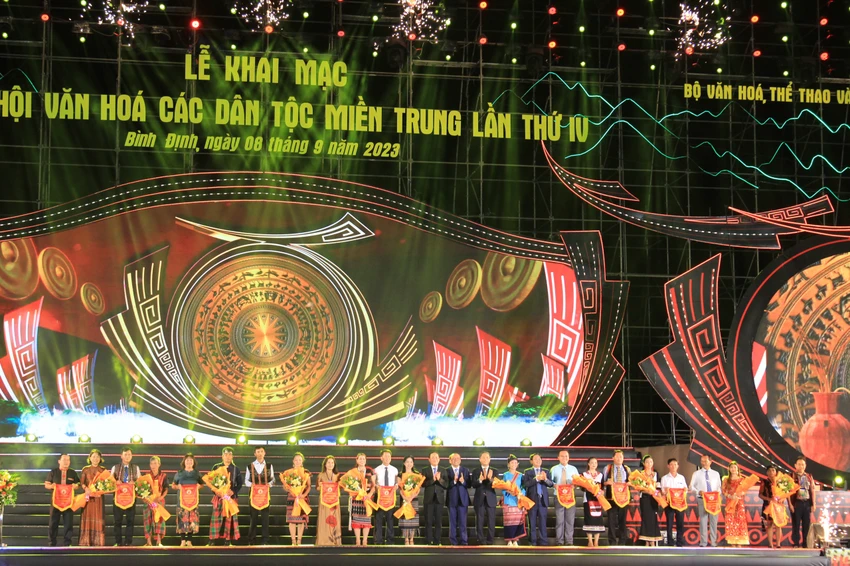 Sự kiện nhằm tôn vinh giá trị văn hoá đặc sắc của đồng bào dân tộc miền Trung. Ảnh: QN Sự kiện nhằm tôn vinh giá trị văn hoá đặc sắc của đồng bào dân tộc miền Trung. Ảnh: QN