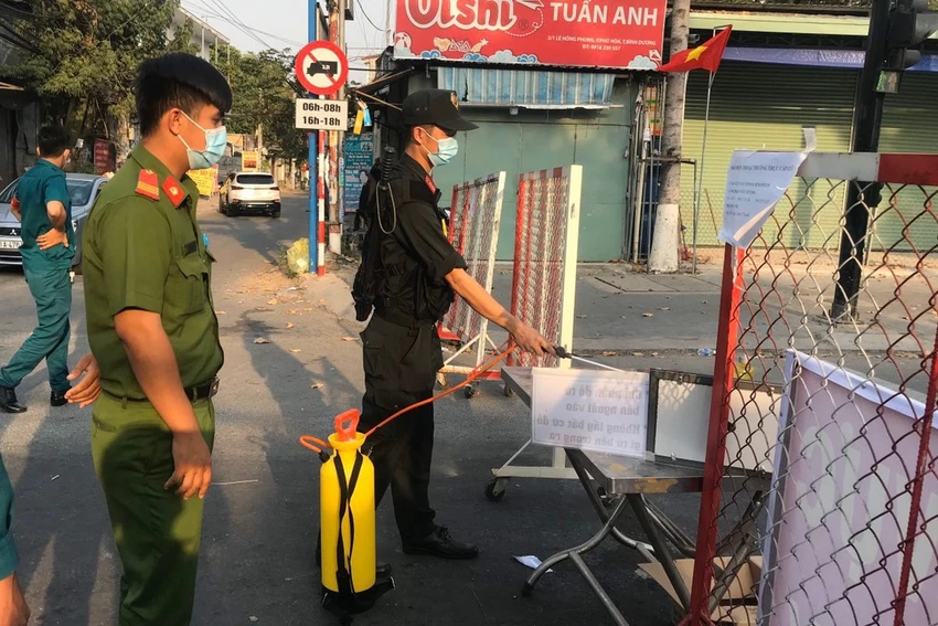 Bộ Công an chi viện quân số cho Bình Dương chống dịch COVID-19 ảnh 3 Bộ Công an chi viện quân số cho Bình Dương chống dịch COVID-19 ảnh 3