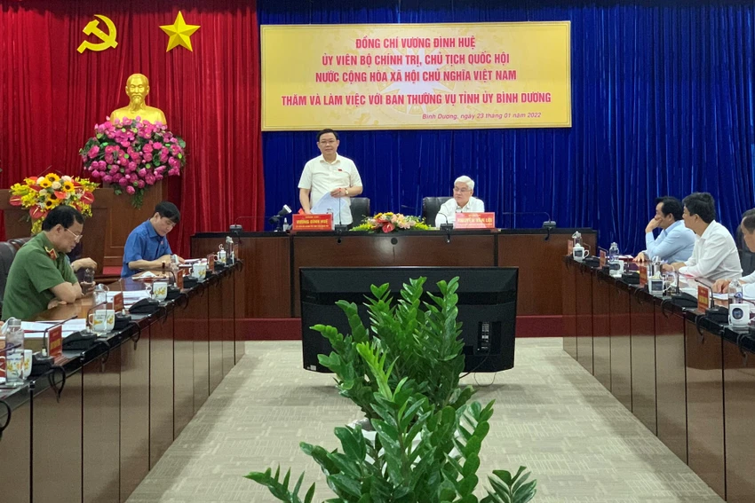 Chủ tịch Quốc hội tham dự Tết Sum vầy, trao quà cho công nhân ở Bình Dương ảnh 6 Chủ tịch Quốc hội tham dự Tết Sum vầy, trao quà cho công nhân ở Bình Dương ảnh 6