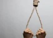 1 phụ nữ để lại thư căn dặn rồi treo cổ tự tử