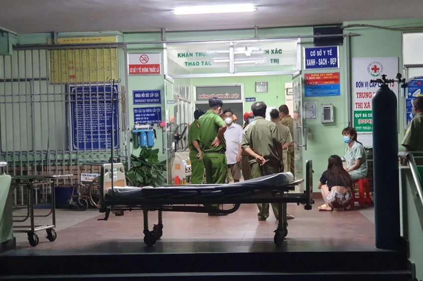 Cơ quan công an có mặt tại bệnh viện để điều tra vụ việc. Ảnh: LA Cơ quan công an có mặt tại bệnh viện để điều tra vụ việc. Ảnh: LA