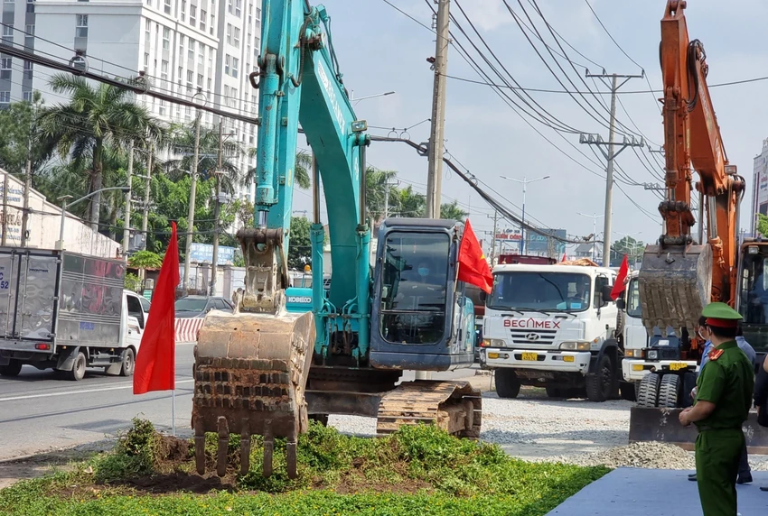 Quốc lộ 13 mở rộng đoạn đường dàu 12,7 km. Ảnh: LA Quốc lộ 13 mở rộng đoạn đường dàu 12,7 km. Ảnh: LA