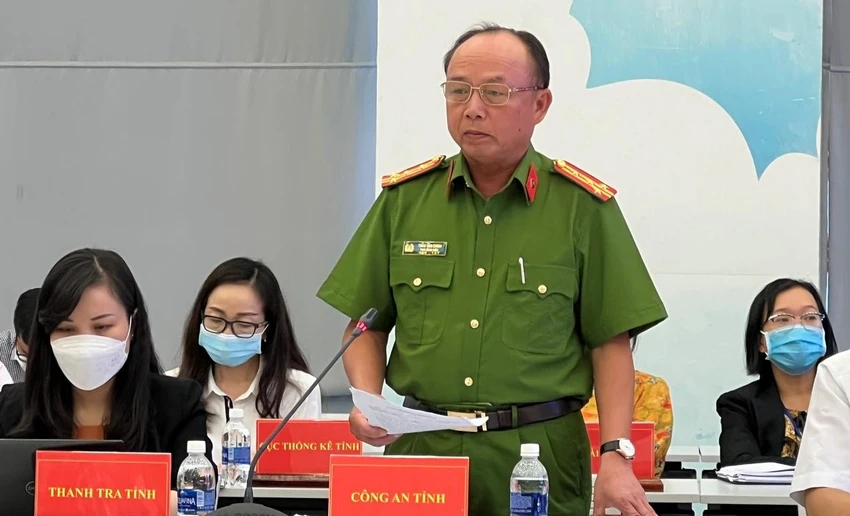 Đại tá Trần Văn Chính-Phó Giám đốc Công an tỉnh Bình Dương thông tin về vụ án liên quan đến bà Nguyễn Phương Hằng. Ảnh: LA Đại tá Trần Văn Chính-Phó Giám đốc Công an tỉnh Bình Dương thông tin về vụ án liên quan đến bà Nguyễn Phương Hằng. Ảnh: LA