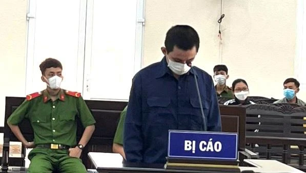Bị cáo Quang hối hận muộn màng. Ảnh: LA