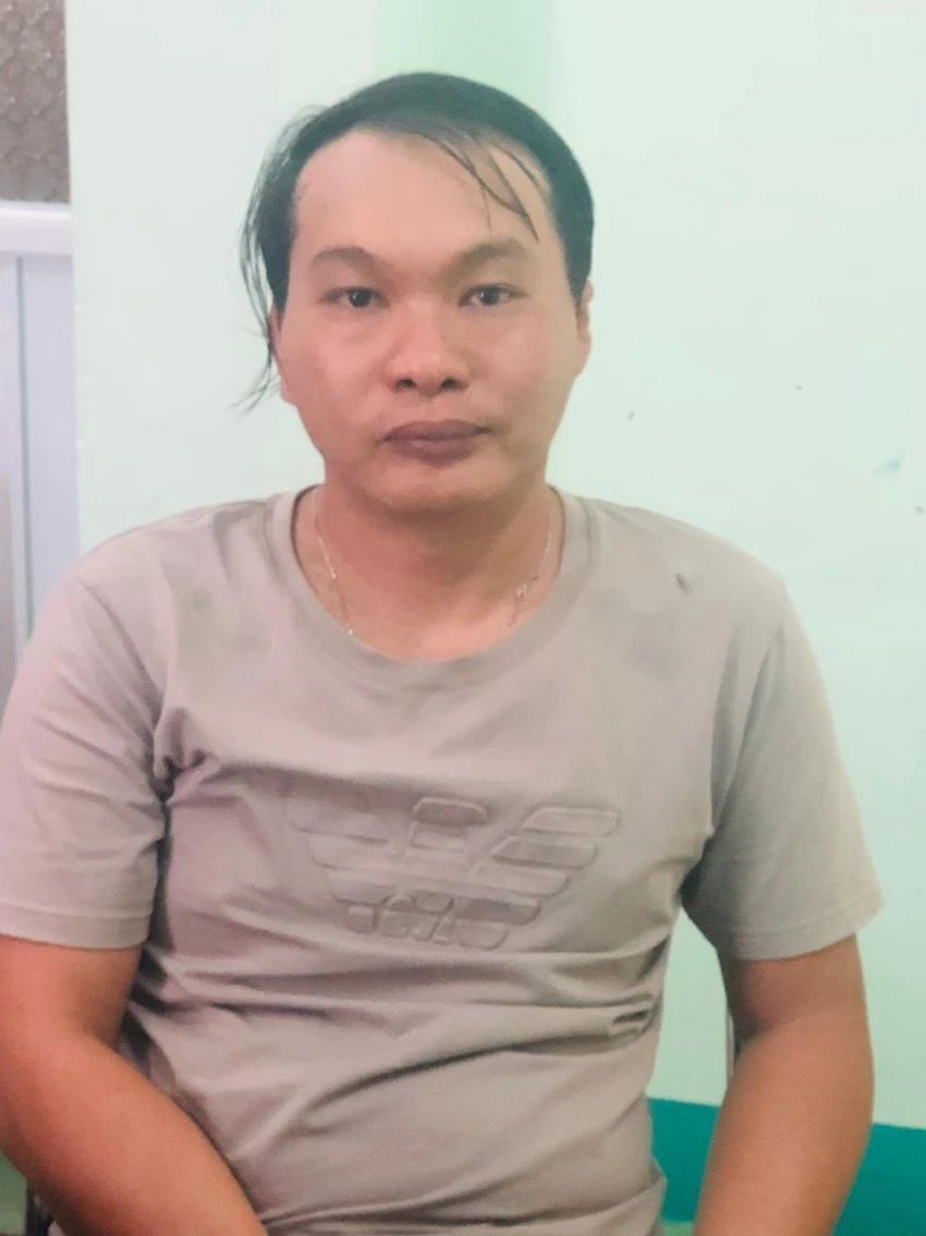 Triết mua ma túy về sử dụng và bán lại cho người nghiện. Ảnh: LA Triết mua ma túy về sử dụng và bán lại cho người nghiện. Ảnh: LA