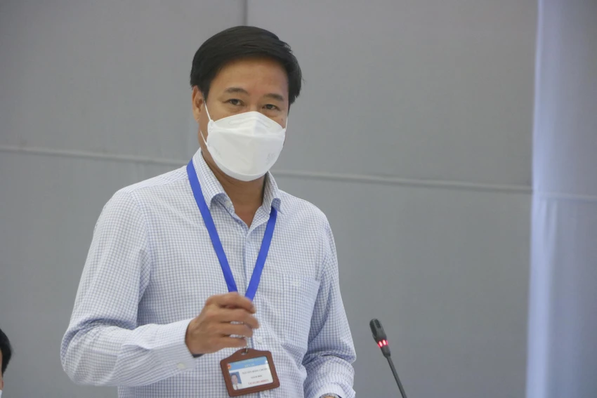 Ông Nguyễn Hồng Chương, Giám đốc Sở y tế tỉnh Bình Dương lý giải việc bác sĩ nghỉ việc, bỏ việc. Ảnh: LÊ ÁNH