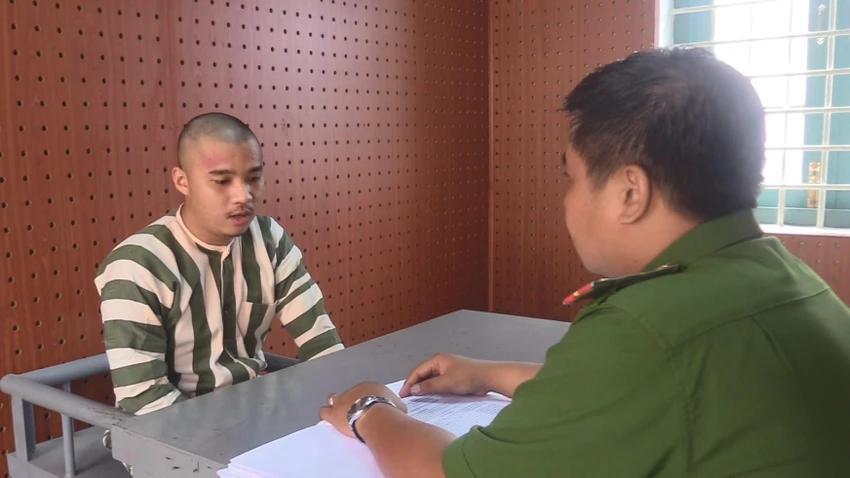 Tú dùng 200 triệu đồng lừa được để đưa bạn gái đi chơi. Ảnh: LA Tú dùng 200 triệu đồng lừa được để đưa bạn gái đi chơi. Ảnh: LA