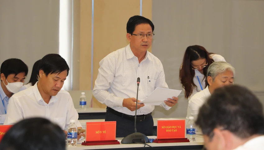 Ông Nguyễn Văn Phong -Phó Giám đốc Sở GD-ĐT tỉnh Bình Dương phát biểu tại buổi họp báo. Ảnh: LA Ông Nguyễn Văn Phong -Phó Giám đốc Sở GD-ĐT tỉnh Bình Dương phát biểu tại buổi họp báo. Ảnh: LA