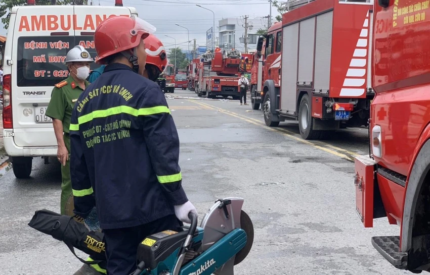Các dụng cụ để phá tường, cắt sắt được trang bị đây đủ.