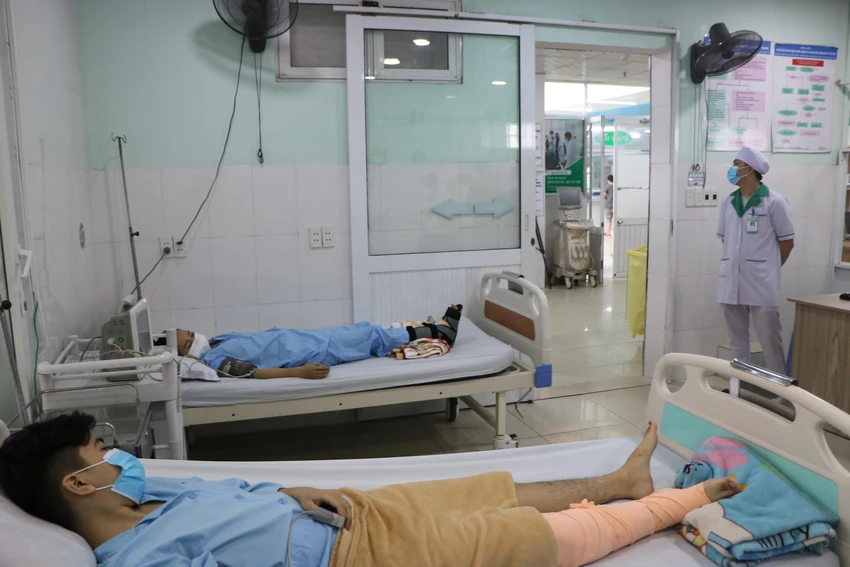 Những người bị thương nặng đang được điều trị tại bệnh viện sức khỏe đã dần ổn định. Ảnh: LÊ ÁNH Những người bị thương nặng đang được điều trị tại bệnh viện sức khỏe đã dần ổn định. Ảnh: LÊ ÁNH