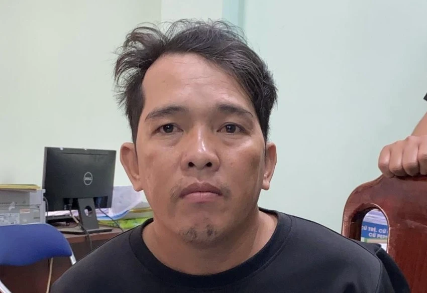 Khương bị bắt giữ khi đang lẩn trốn. Ảnh: CACC Khương bị bắt giữ khi đang lẩn trốn. Ảnh: CACC