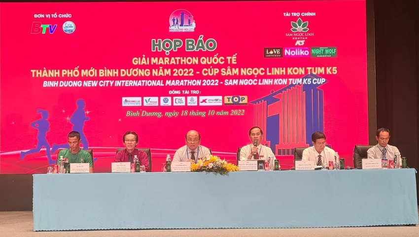 Ban tổ chức thông tin về giải chạy marathon Quốc tế thành phố mới Bình Dương năm 2022 - Cúp Sâm Ngọc Linh Kontum K5. Ảnh: LÊ ÁNH