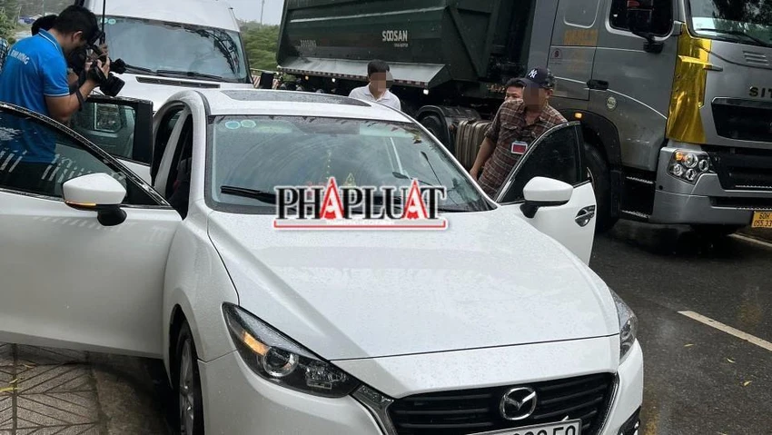 Chiếc xe chở Như mang trẻ sơ sinh đi bán bị bắt tại huyện Dầu Tiếng. Ảnh: TS Chiếc xe chở Như mang trẻ sơ sinh đi bán bị bắt tại huyện Dầu Tiếng. Ảnh: TS