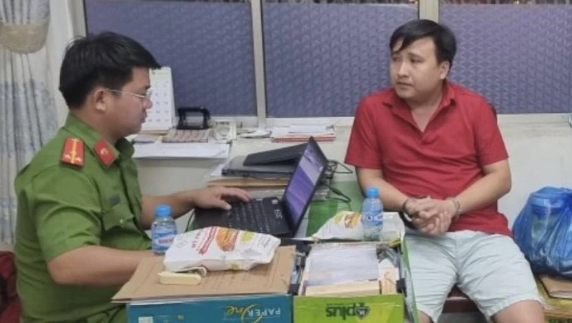 Khi đang lẩn trốn ở TP Cần Thơ thì Tú bị bắt. Ảnh: CACC Khi đang lẩn trốn ở TP Cần Thơ thì Tú bị bắt. Ảnh: CACC