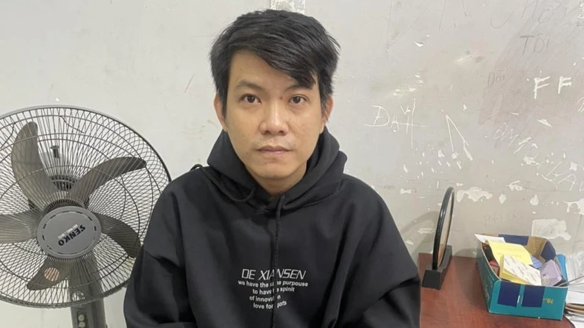 Thắng bị lực lượng công an bắt giữ sau nhiều ngày truy xét. Ảnh: CACC Thắng bị lực lượng công an bắt giữ sau nhiều ngày truy xét. Ảnh: CACC
