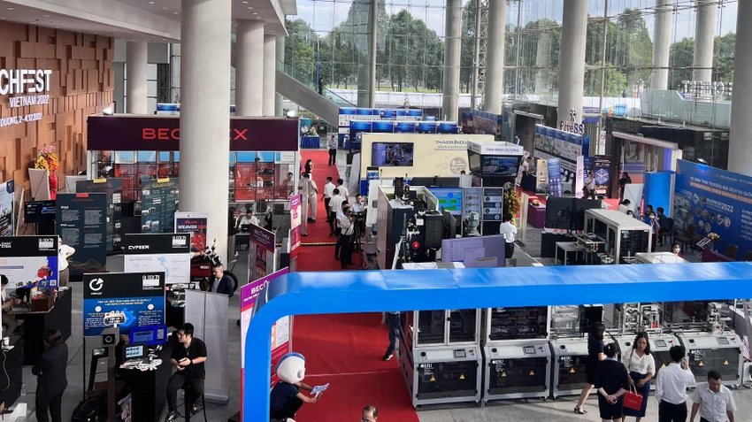 Hàng trăm gian hàng tại triển lãm của ngày hội Techfest VietNam tại Bình Dương Hàng trăm gian hàng tại triển lãm của ngày hội Techfest VietNam tại Bình Dương