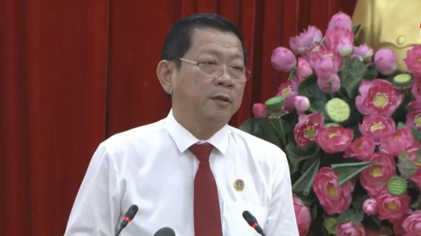 Ông Trần Thanh Hoàng (Chánh án TAND tỉnh Bình Dương) trình bày báo cáo tại kỳ họp. Ảnh: LA Ông Trần Thanh Hoàng (Chánh án TAND tỉnh Bình Dương) trình bày báo cáo tại kỳ họp. Ảnh: LA