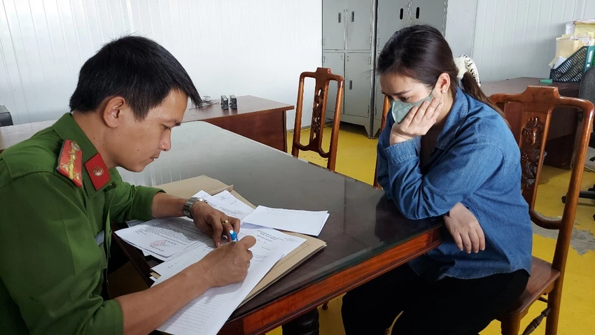 Bước đầu bị can Trang thừa nhận hành vi phạm tội. Ảnh: LA Bước đầu bị can Trang thừa nhận hành vi phạm tội. Ảnh: LA