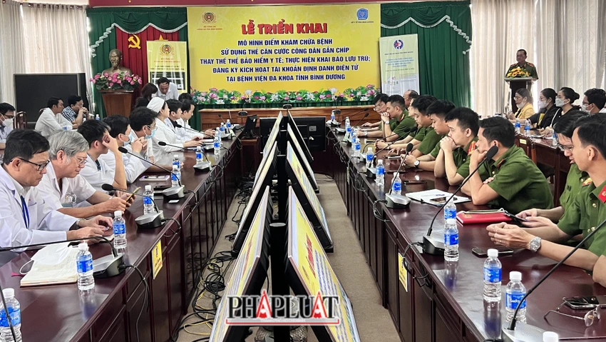 Mô hình khám chữa bệnh bằng thẻ CCCD được triển khai tại Bệnh viện đa khoa tỉnh Bình Dương. Ảnh: LÊ ÁNH Mô hình khám chữa bệnh bằng thẻ CCCD được triển khai tại Bệnh viện đa khoa tỉnh Bình Dương. Ảnh: LÊ ÁNH
