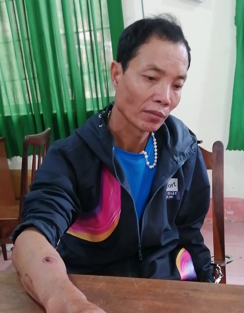 Sau khi gây án, Đức đã đến công an đầu thú. Ảnh: TT Sau khi gây án, Đức đã đến công an đầu thú. Ảnh: TT