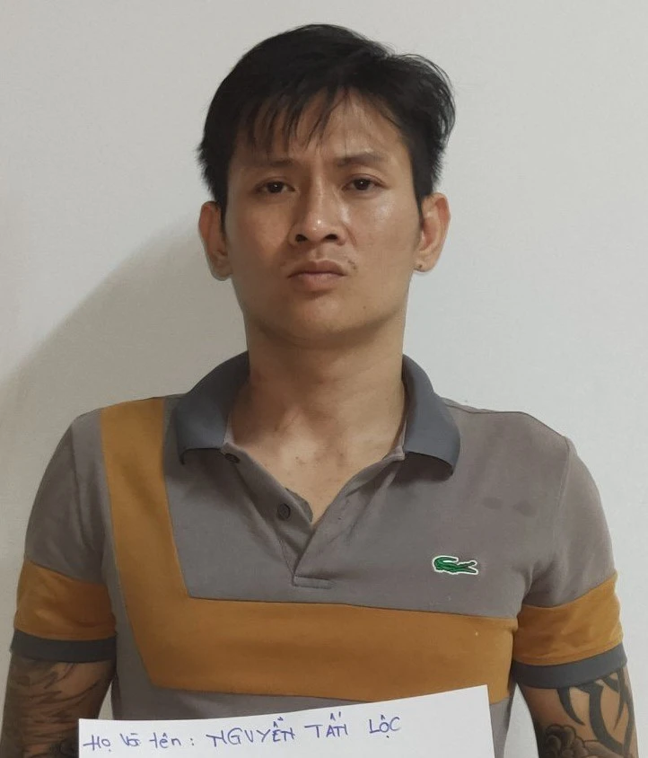 Lộc bị bắt khi mang súng, đạn đi bán. Ảnh: CACC Lộc bị bắt khi mang súng, đạn đi bán. Ảnh: CACC