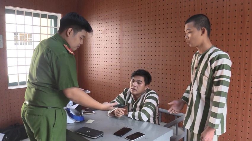 Khoa và Hào thừa nhận thực hiện nhiều vụ cướp tài sản. Ảnh: LA Khoa và Hào thừa nhận thực hiện nhiều vụ cướp tài sản. Ảnh: LA