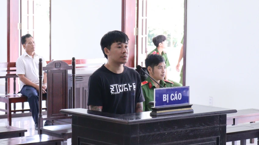 Bị cáo rất ăn năn hối hận vì việc mình đã gây ra. Ảnh: LA Bị cáo rất ăn năn hối hận vì việc mình đã gây ra. Ảnh: LA