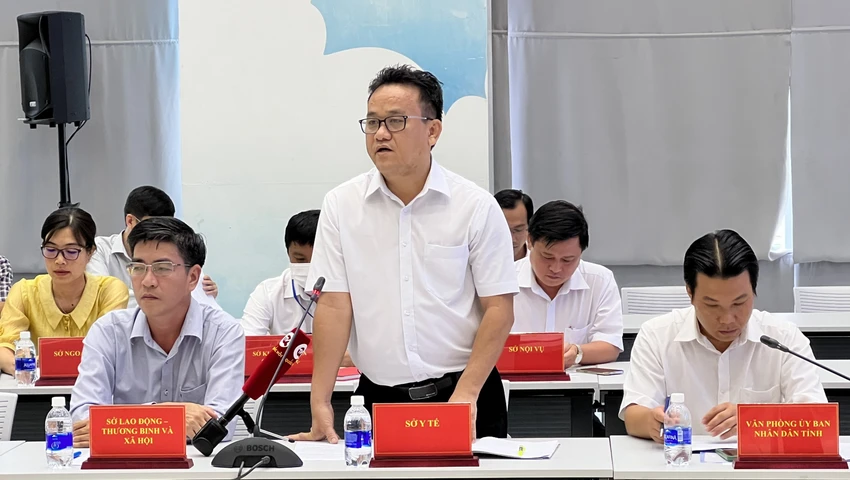 Ông Huỳnh Minh Chín mong muốn các bác sĩ được hưởng chế độ phải có trách nhiệm với ngành với người dân. Ảnh: LA