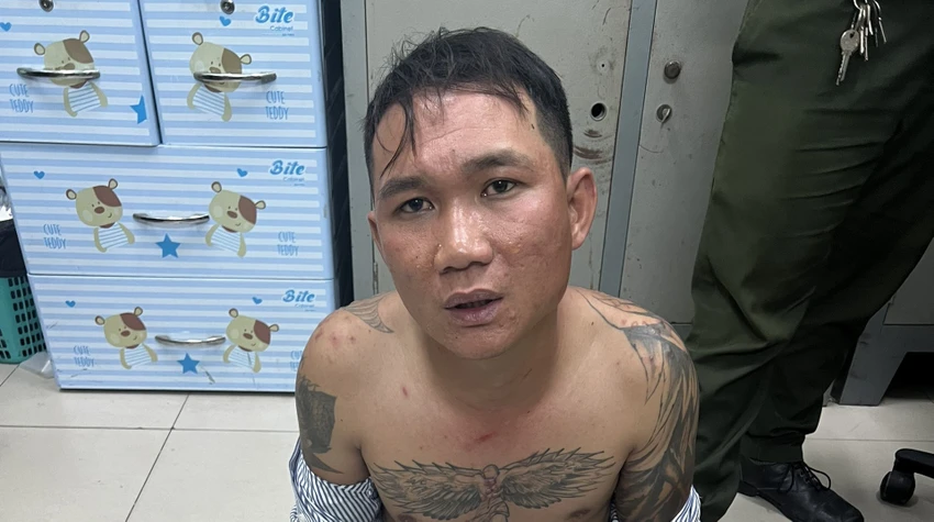 Tên Thanh bị người dân vây bắt. Ảnh: CACC Tên Thanh bị người dân vây bắt. Ảnh: CACC