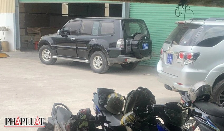 Chiều 1-4, cơ quan điều tra đã quay lại hiện trường vụ án để điều tra. Ảnh: LA Chiều 1-4, cơ quan điều tra đã quay lại hiện trường vụ án để điều tra. Ảnh: LA